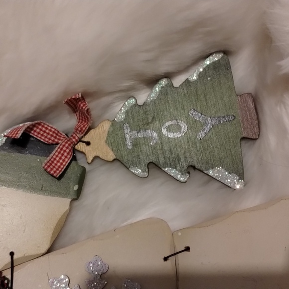 CHRISTMAS Wooden Snowman with True Knitted Scarf & Tin Shovel - Picture 4 of 7